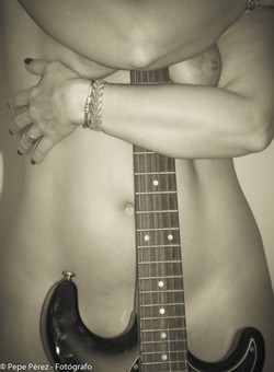 guitarra mediocuerpo.jpg